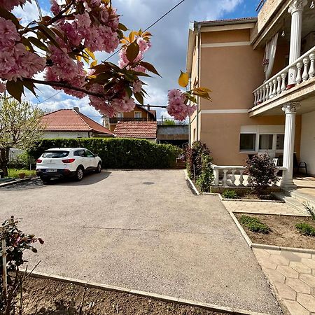 Apartment Milos Belgrado Buitenkant foto