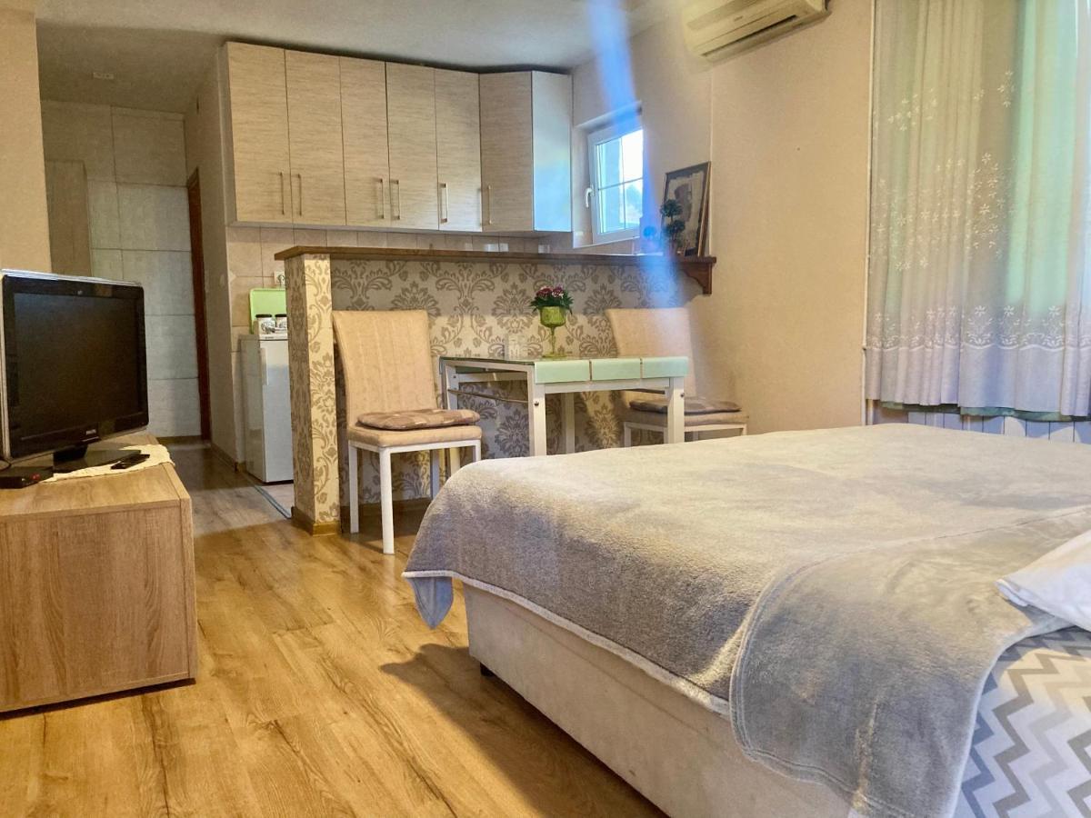 Apartment Milos Belgrado Kamer foto